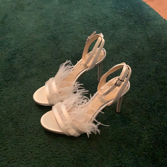 Jessica Simpson White Feather Heels - Picture 1 of 2